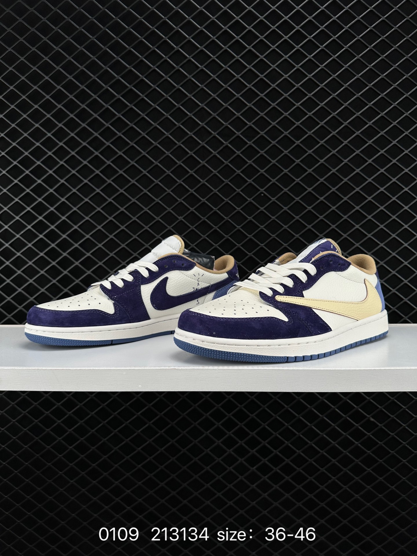 NIKE  Air Jordan 1 Low